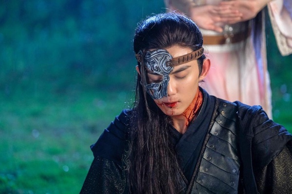 10位古裝美男「戰損妝」！肖戰《陳情令》滿臉瘀青一樣帥，成毅《琉璃》吐血是家常便飯