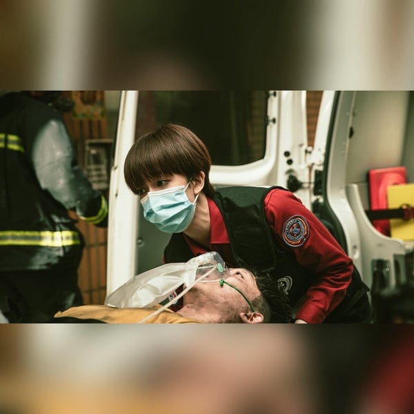 Netflix《火神的眼淚》結局幕後辛苦談！背20kg是日常，陳庭妮為戲考救護執照，聽到這話超催淚