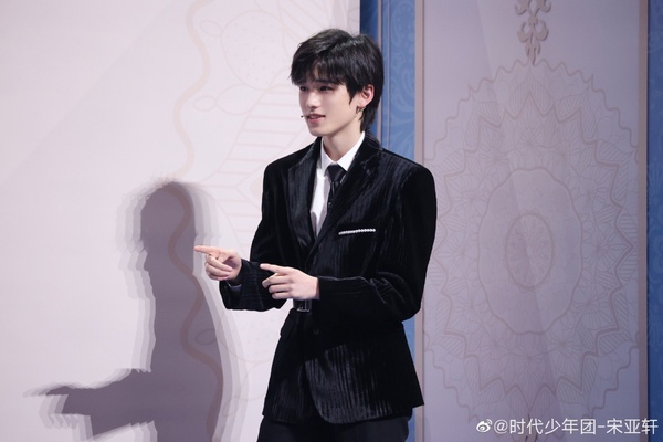 盤點10位穿上西裝超帥的男偶像！羅一舟帥上熱搜，蔡徐坤瞬間變甜寵劇霸總