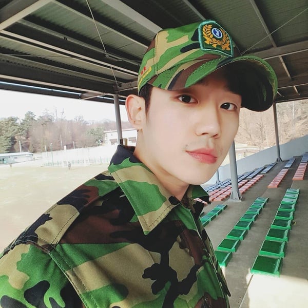 網熱議韓星超帥從軍入伍照！玄彬、玉澤演軍照超Man，李東海軍照非粉絲都在存！