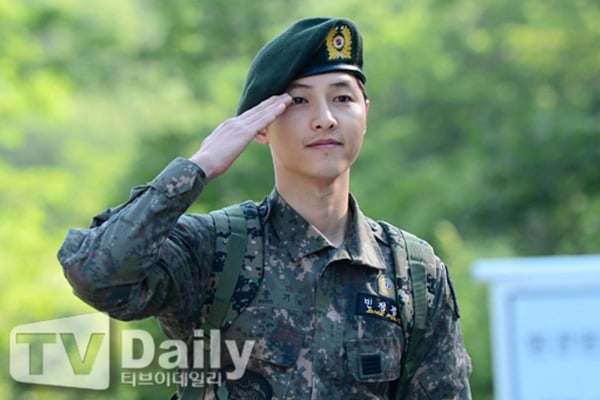 網熱議韓星超帥從軍入伍照！玄彬、玉澤演軍照超Man，李東海軍照非粉絲都在存！