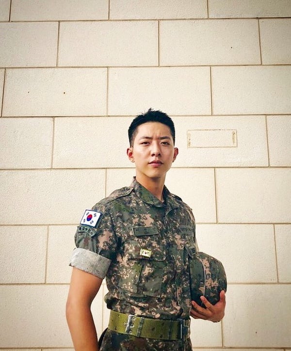 網熱議韓星超帥從軍入伍照！玄彬、玉澤演軍照超Man，李東海軍照非粉絲都在存！