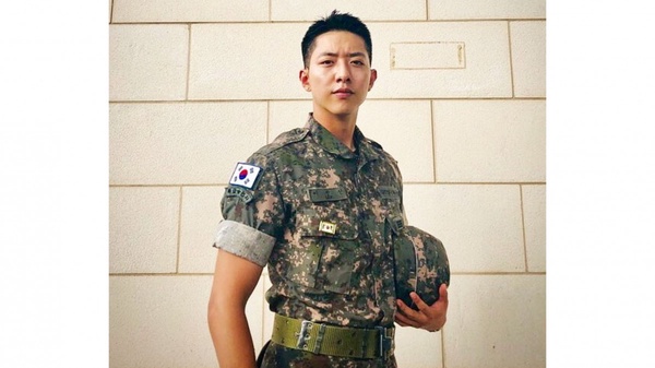 網熱議韓星超帥從軍入伍照！玄彬、玉澤演軍照超Man，李東海軍照非粉絲都在存！