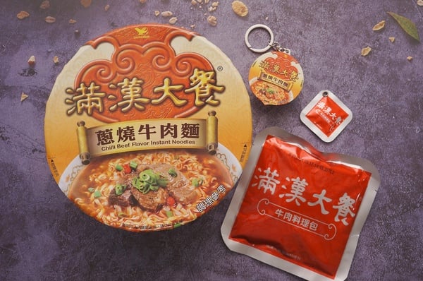 泡麵要搶這碗！「滿漢大餐蔥燒牛肉麵icash2.0」這天限量預購，裡頭還真的有調味包