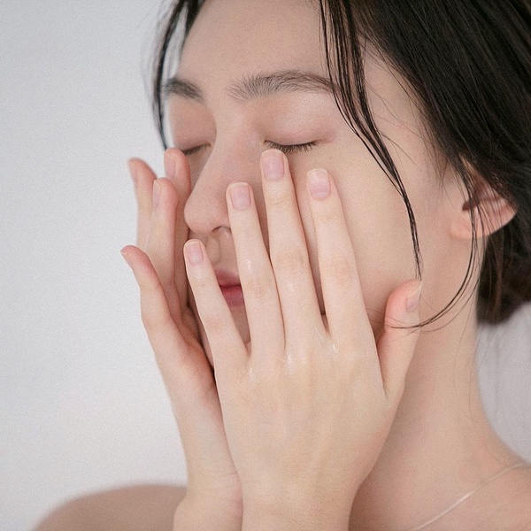 皮膚科醫生居家刷酸技巧！杏仁酸、果酸、A酸功效解析，代謝粉刺痘痘、膚觸細緻有感