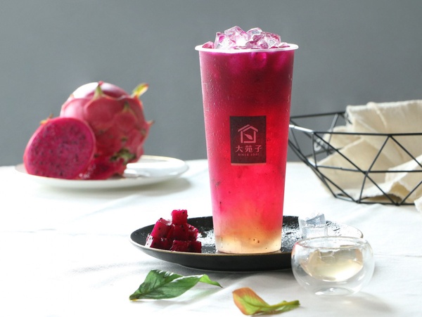 大苑子「火龍果系列」飲品登場，芒果+火龍果漸層太夢幻，APP支付飲料免費送