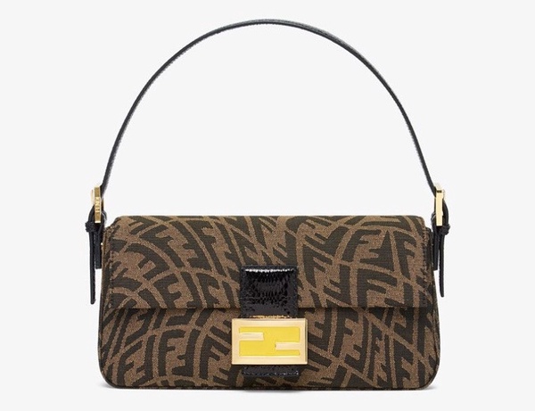 2021「精品腋下包」推薦 1：PRADA Re-Edition 2000尼龍及Saffiano皮革迷你手袋，NT.26000