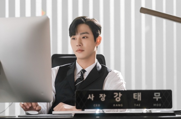 Netflix《社內相親》首播好評！安孝燮、金世正CP感高，搞笑甜蜜劇情網讚：超上癮！
