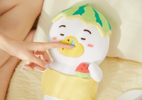 Kakao Friends夏季新品登場！萊恩小西瓜玩偶邊睡邊吃好萌，超實用製冰模具也超欠收