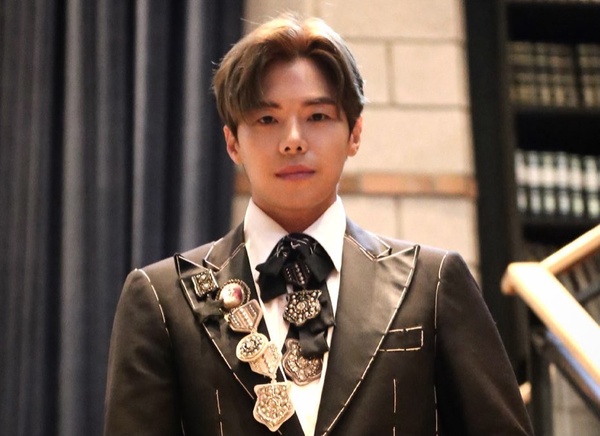 《Penthouse上流戰爭3》Alex和羅根不是雙胞胎？網分析劇情，第1季就Alex埋伏筆？他幫羅根逃生？