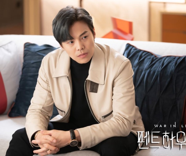 《Penthouse上流戰爭3》Alex和羅根不是雙胞胎？網分析劇情，第1季就Alex埋伏筆？他幫羅根逃生？