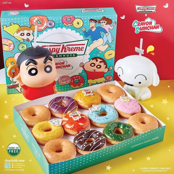 泰國Krispy Kreme推出「小新&小白水杯」！小新手拿甜甜圈超呆萌，乖巧小白療癒每一天