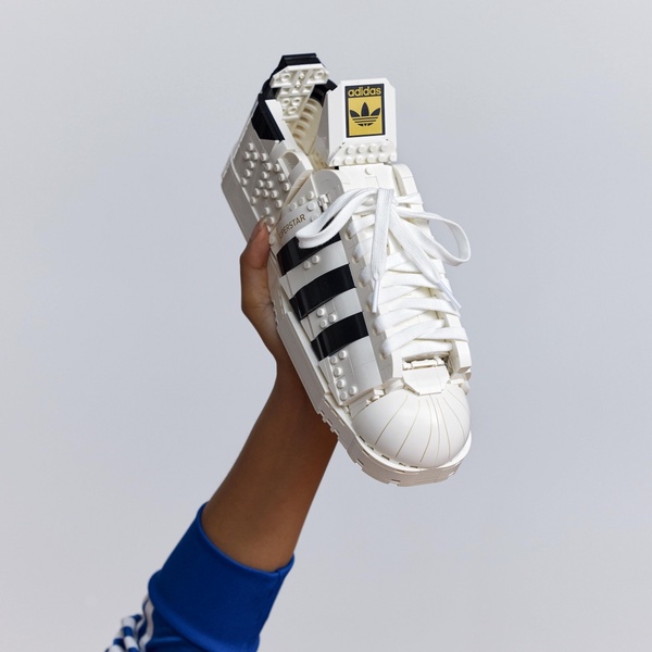 積木做的球鞋！LEGO x Adidas聯名翻玩「經典Superstar」，神還原貝殼鞋頭、三葉標誌～