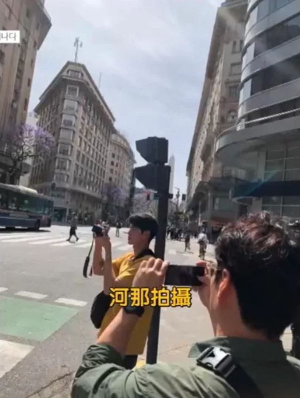 韓劇男星拍照習慣！池珍熙大叔自拍有秘密？朴敘俊在吸取智商？車銀優對鼻孔迷之執著！