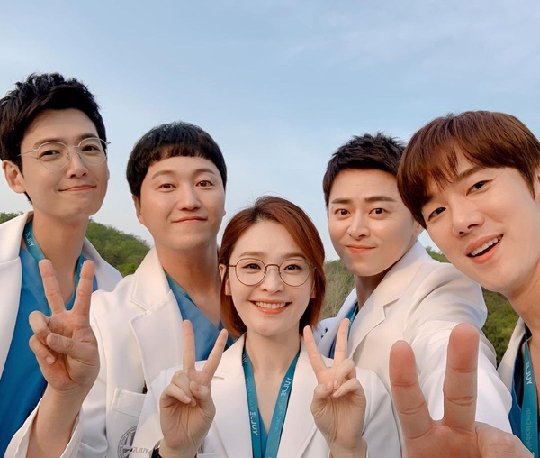 《機智醫生2》破紀錄奪冠！tvN韓劇首播收視Top10，玄彬宋仲基劇都沒前3，這神劇也輸了