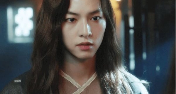 9位韓劇男星變臉成女孩！李棟旭像混血美女，宋仲基竟撞臉《滅亡》朴寶英？最後1位絕了