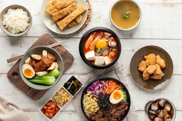 送炸雞年糕、餐點5折！兩大「連鎖韓式料理」外帶優惠開跑，豆腐煲、韓式炸雞都有
