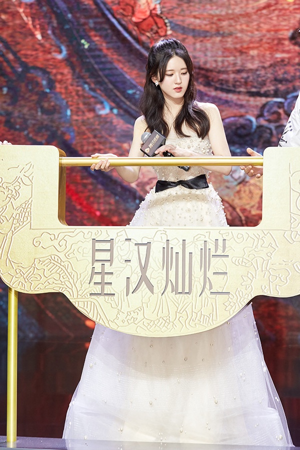 「無縫接軌拍新戲」的陸劇明星2：趙露思《且試天下》街《胡同》接《星漢燦爛》