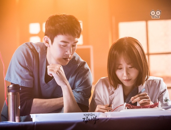 NETFLIX曾獲百想肯定的韓劇推薦！《機智牢房》、《耀眼》都是經典神劇，再也不劇荒！