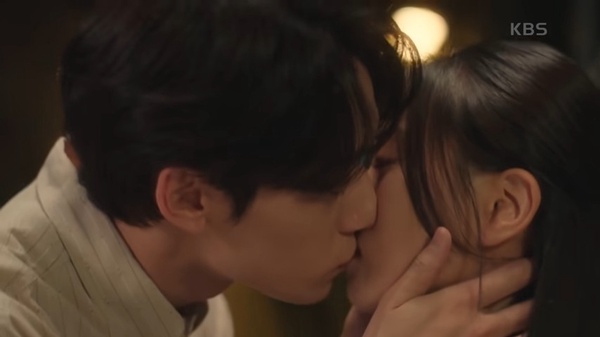 《九尾狐》張基龍超飢渴吻戲羞爆！上半年韓劇經典吻戲，《文森佐》吻得比劇本還激烈？