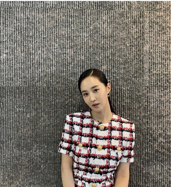 盤點8組撞衫的韓國女星！韓素希撞衫NANA沒輸，金素妍＆宋慧喬穿同款黑裙不同氣質