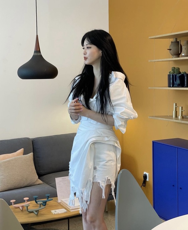 盤點8組撞衫的韓國女星！韓素希撞衫NANA沒輸，金素妍＆宋慧喬穿同款黑裙不同氣質