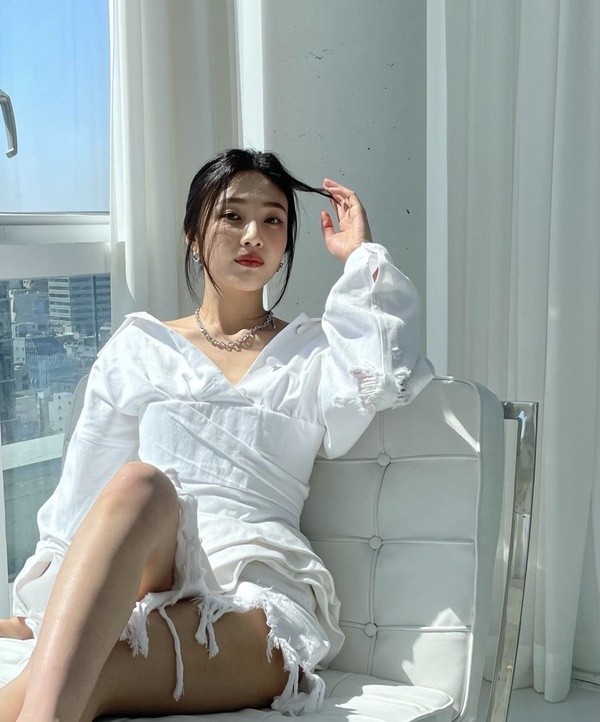 盤點8組撞衫的韓國女星！韓素希撞衫NANA沒輸，金素妍＆宋慧喬穿同款黑裙不同氣質