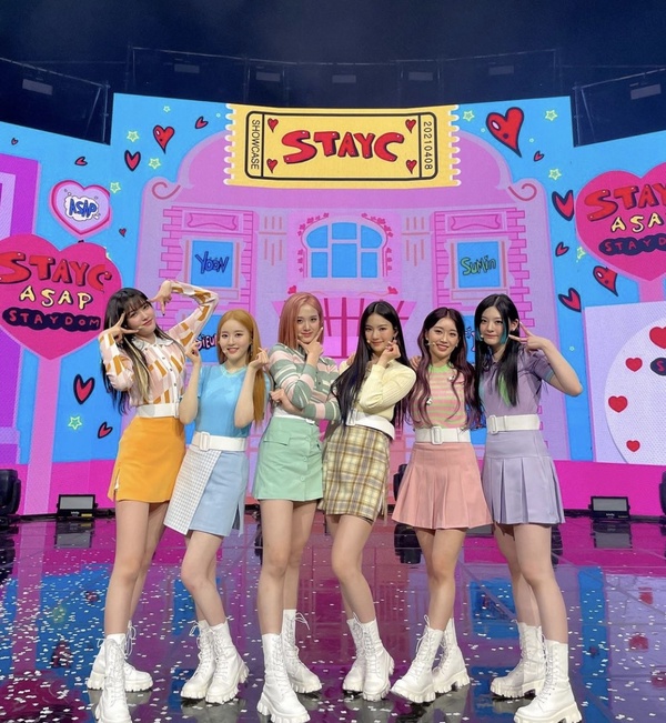 《TIME》時代評選2021韓國最佳歌曲TOP 10！IU、伯賢都上榜，這首觀看次數最快破8千萬
