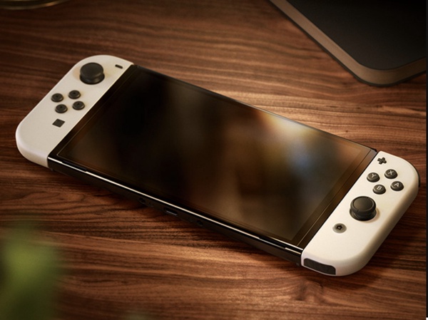 任天堂新推出「白色Switch主機」！絕美白色主機太有質感，新型7吋OLED螢幕功能再升級