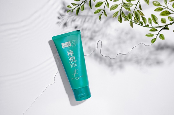 毛孔粗大、粉刺肌必看！2021毛孔對策保養推薦，酸類精華、酵素粉、泥膜去角質又救毛孔