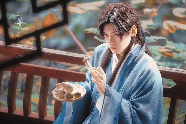 當《你微笑時很美》演員集體穿古裝1：翟瀟聞 飾演 簡陽