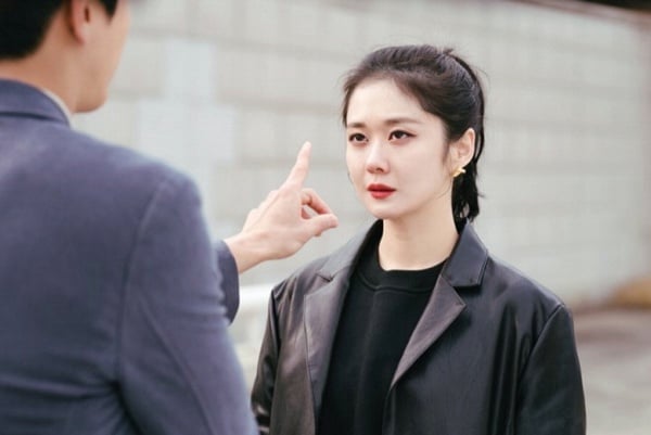 韓劇魔女造型盤點！宋智孝、IU好美艷，金賽綸曾演過白髮魔女，這位魔女更是經典