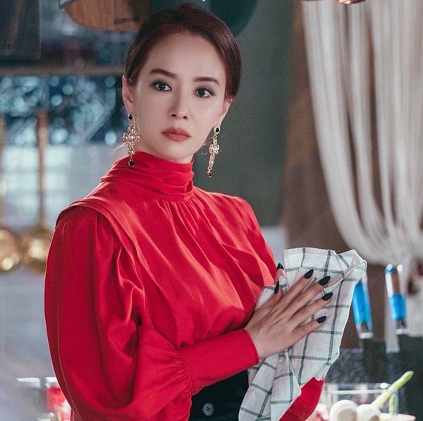 韓劇魔女造型盤點！宋智孝、IU好美艷，金賽綸曾演過白髮魔女，這位魔女更是經典