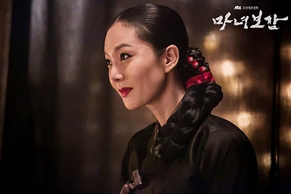 韓劇魔女造型盤點！宋智孝、IU好美艷，金賽綸曾演過白髮魔女，這位魔女更是經典