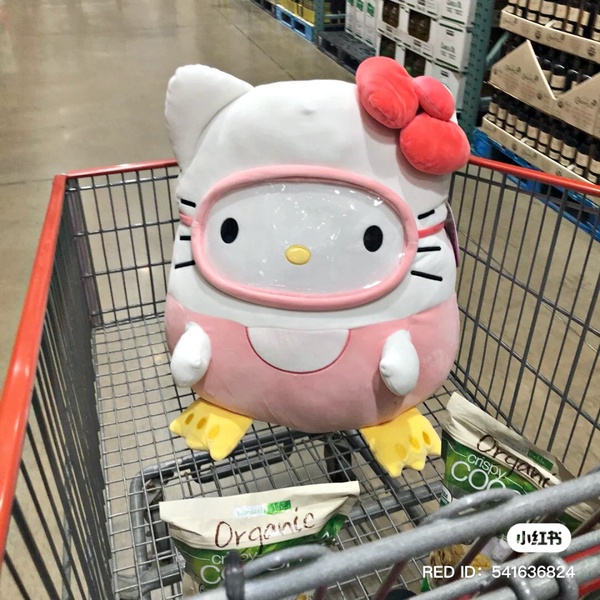 人手一顆！好市多巨型Hello Kitty棉花糖抱枕，美人魚、潛水造型4款Kitty陪你療癒夏日