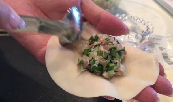 跟著孫仙一起包餃子！韓網爆紅「史努比煎餃」食譜教學，零廚藝也能輕鬆上手