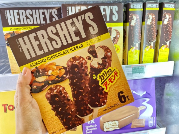 日本熱賣「HERSHEY’S巧克力杏仁脆皮冰棒」台灣開賣！