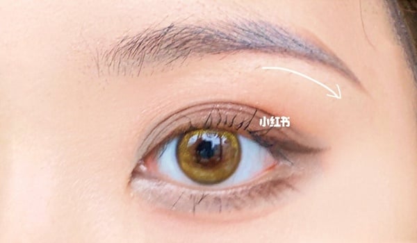 圓弧眉、微挑眉型畫法重點！圓潤眉峰是關鍵，修飾高顴骨稜角、拉長臉型，圓臉方臉必學