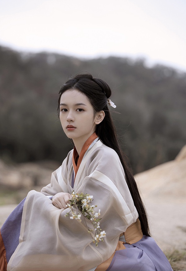 「95後人氣陸劇女星」資源PK 2：周也《我們的西南聯大》、《護心》待播