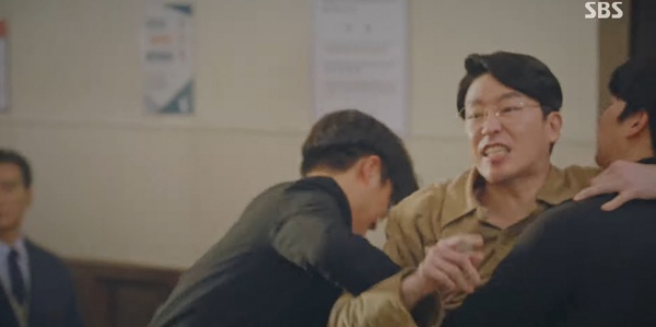 8部狗血劇傳奇名作!《上流戰爭》狗血至尊、「泡菜打臉」來自這裡,而這部收視竟達49%