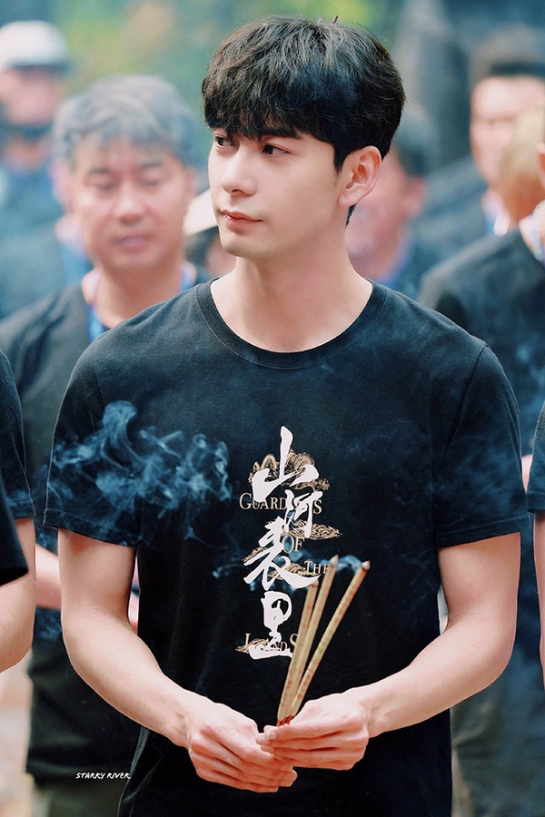 「95後人氣陸劇男星」資源PK 7：陳星旭《一見傾心》、《山河表里》、《星落凝成糖》待播