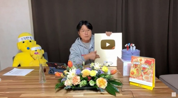 韓星YT頻道收益Top10！金鐘國開通2個月就竄到第三，IU有8億觀看量，卻輸給第1名的她！
