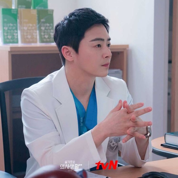 Netflix《機智醫生生活2》第6集劇情解析！網猜莫奈爸可能是羅PD？20歲的曹政奭跟這幕相似度100%！