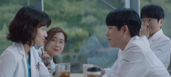 Netflix《機智醫生生活2》第6集劇情解析！網猜莫奈爸可能是羅PD？20歲的曹政奭跟這幕相似度100%！