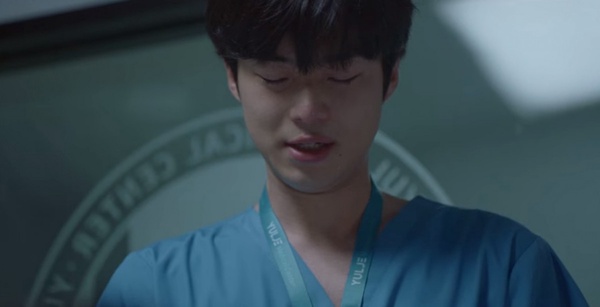 Netflix《機智醫生生活2》第6集劇情解析！網猜莫奈爸可能是羅PD？20歲的曹政奭跟這幕相似度100%！