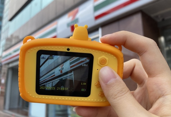 7-11「小熊維尼迷你相機」預購開跑!內建20組相框濾鏡、前後雙鏡頭,拍照、錄影都可以