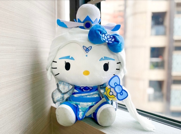 HELLO KITTY進軍全家！全家「三麗鷗集點加價購」開跑，Kitty冷水杯、酒精噴瓶可愛必收