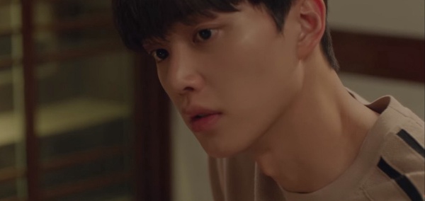 Netflix《無法抗拒的他》宋江追妻火葬場！見娜比被追走他醋了，「今晚最想吻你」桌上忘情擁吻