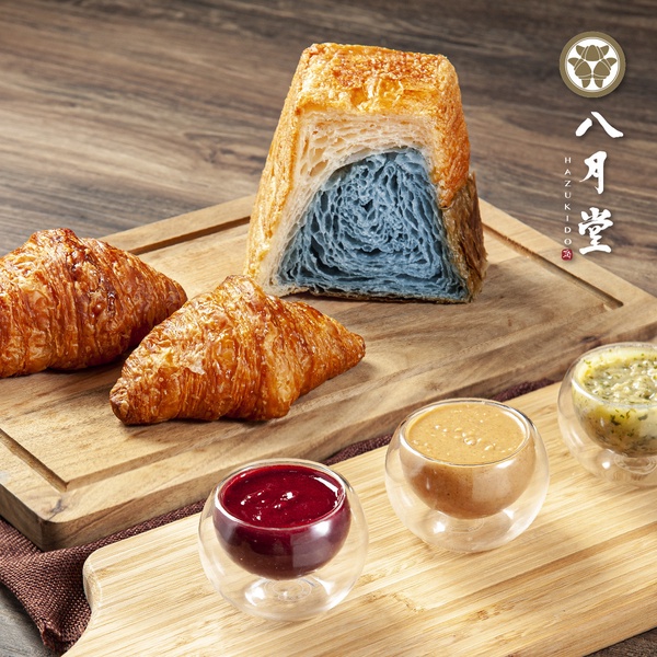 富士山變吐司啦！八月堂推「河口湖山形吐司」，夢幻水藍色+酥脆口感限量優惠開賣！