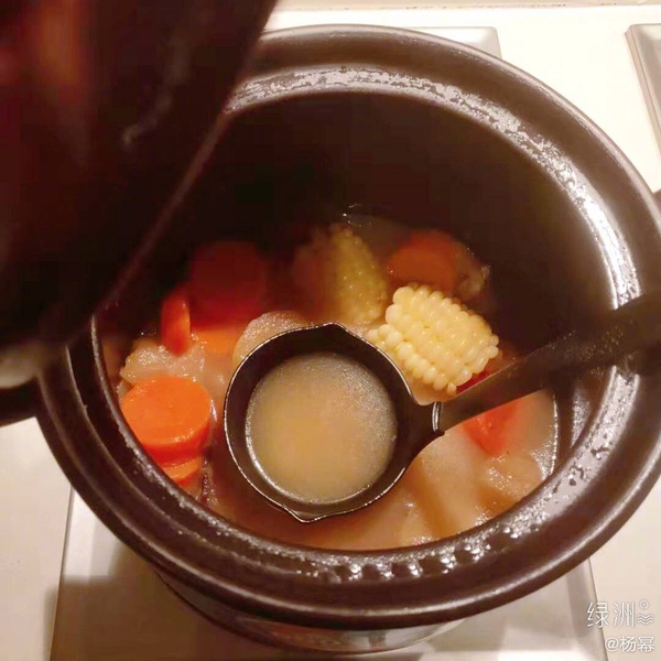 孫藝珍、楊冪減肥維持身材靠喝湯！煎蛋蘿蔔湯熱量低吃得飽，這幾款甩肉湯減脂期必吃